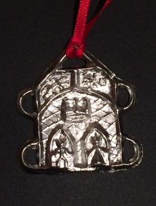 The pewter event token was made by the College of St Andronicus. Photo by TH Lady Ceara Shionnach, July 2014