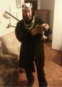 Baron Yevan of Innilgard wearing copious gold chains and rings, with a giant gold drinking cup. Photo provided by Baron Yevan de Leeds, June 2014