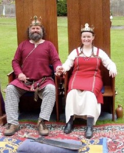 Snorri Blóðdrekkr ór Óðinslundi and Stella de Ravenscar, fourth Baron and Baroness of Ynys Fawr. Photo courtesy of Drusticc Inigena Eddarrnonn.